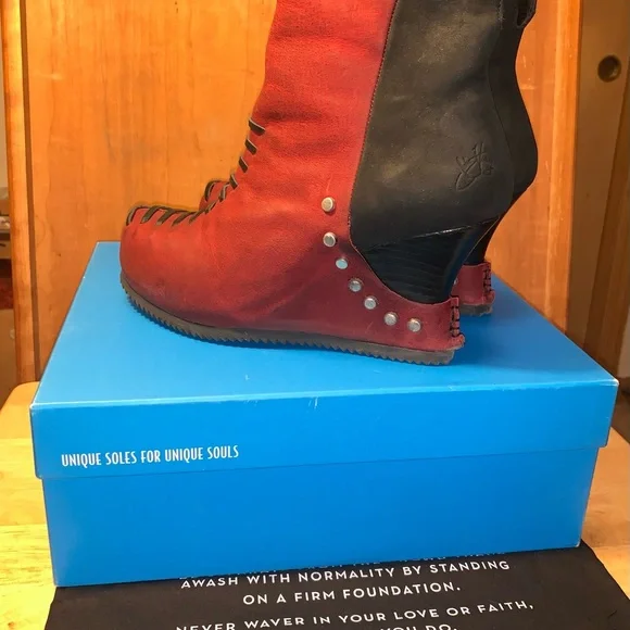 John Fluevog Red Conquer Maleika Studded Wedge Ankle Boots - Picture 2 of 8